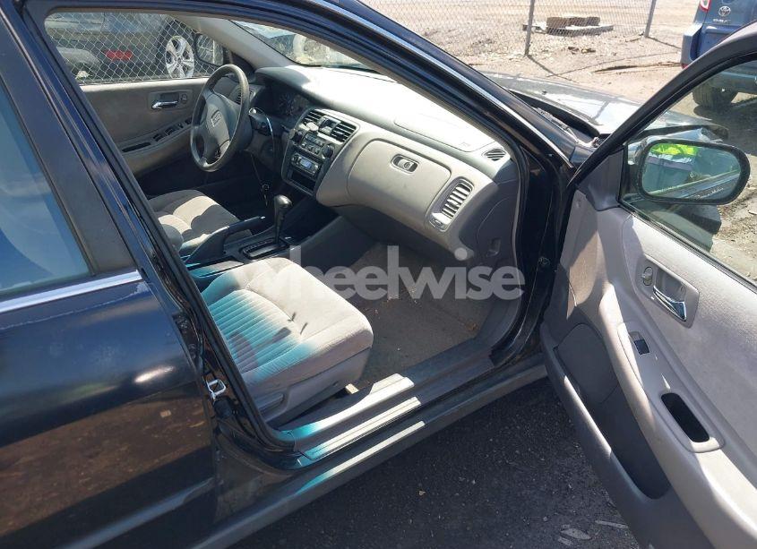 Photo 5 of 1998 Honda Accord LX (VIN 1HGCG5646WA010729)