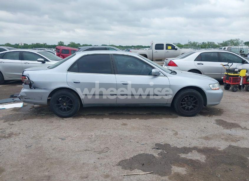 Photo 13 of 1998 Honda Accord LX (VIN 1HGCG5646WA109440)