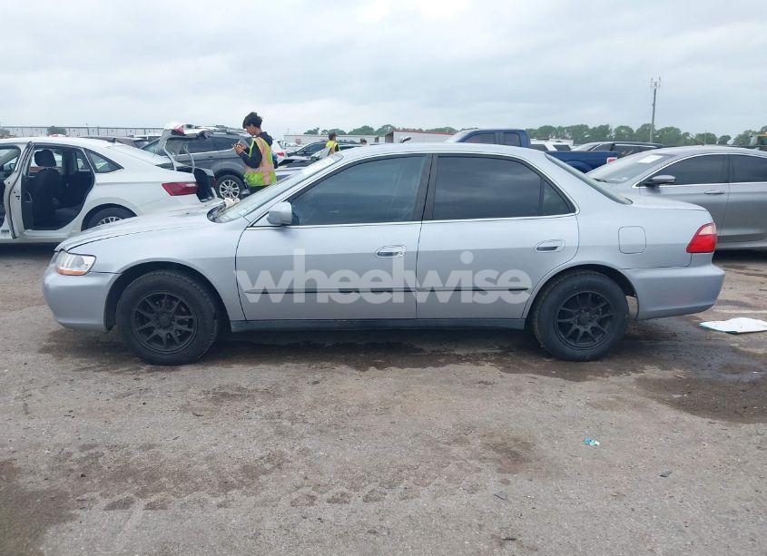 Photo 14 of 1998 Honda Accord LX (VIN 1HGCG5646WA109440)