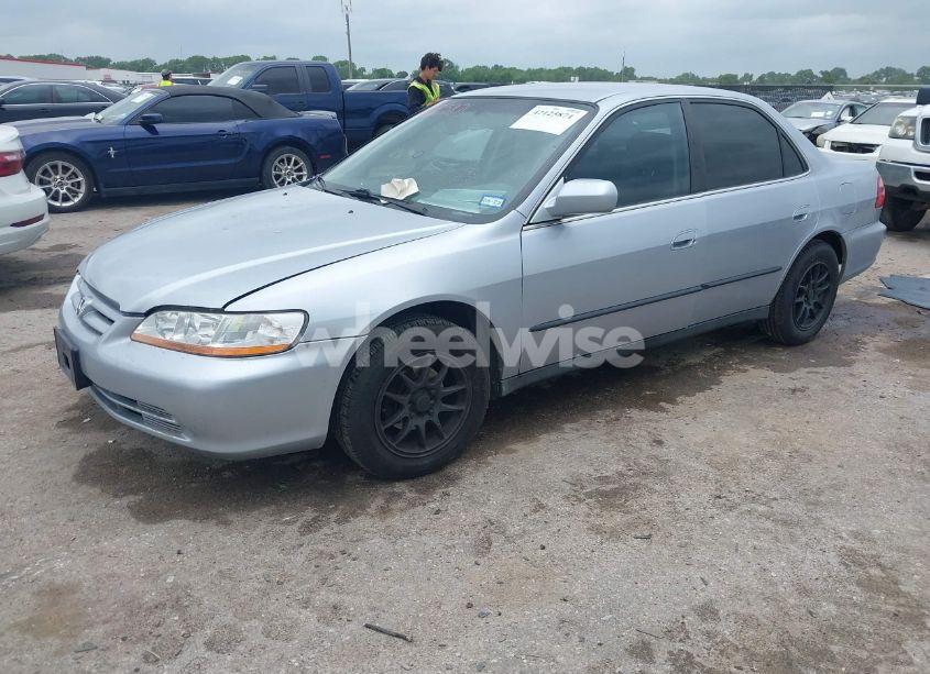 Photo 2 of 1998 Honda Accord LX (VIN 1HGCG5646WA109440)