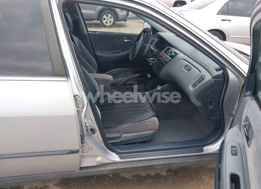 Photo 5 of 1998 Honda Accord LX (VIN 1HGCG5646WA109440)