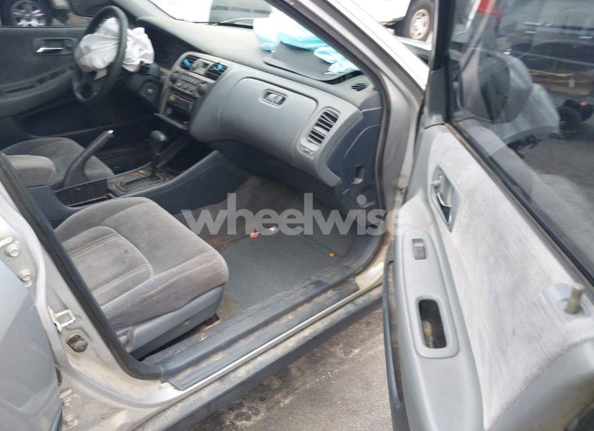 Photo 5 of 1999 Honda Accord LX (VIN 1HGCG5646XA019223)