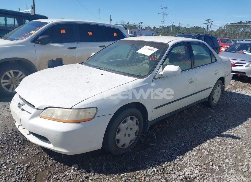 Photo 2 of 2000 Honda Accord 2.3 LX (VIN 1HGCG5646YA131439)