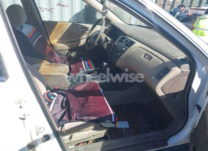 Photo 5 of 2000 Honda Accord 2.3 LX (VIN 1HGCG5646YA131439)