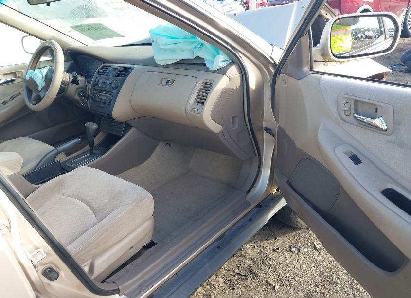 Photo 5 of 2001 Honda Accord 2.3 LX (VIN 1HGCG56471A018833)
