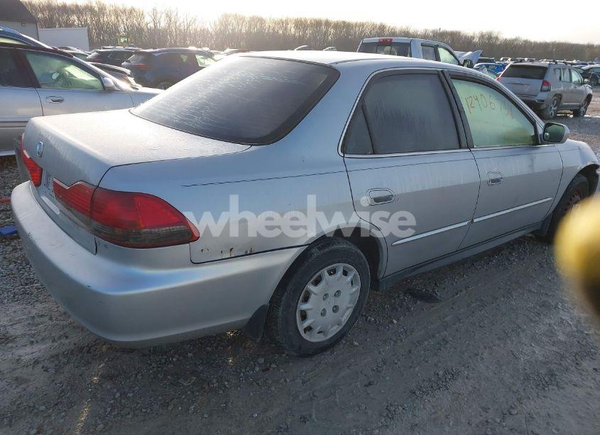 Photo 4 of 2001 Honda Accord 2.3 LX (VIN 1HGCG56471A132864)