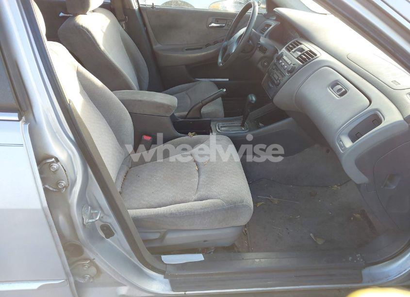 Photo 5 of 2001 Honda Accord 2.3 LX (VIN 1HGCG56471A132864)