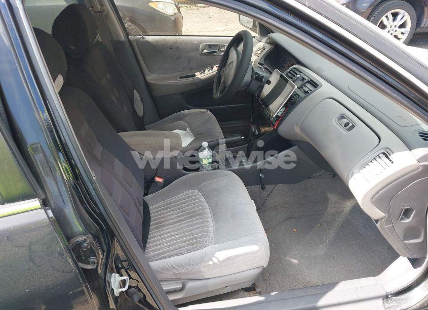 Photo 5 of 1998 Honda Accord LX (VIN 1HGCG5647WA174295)