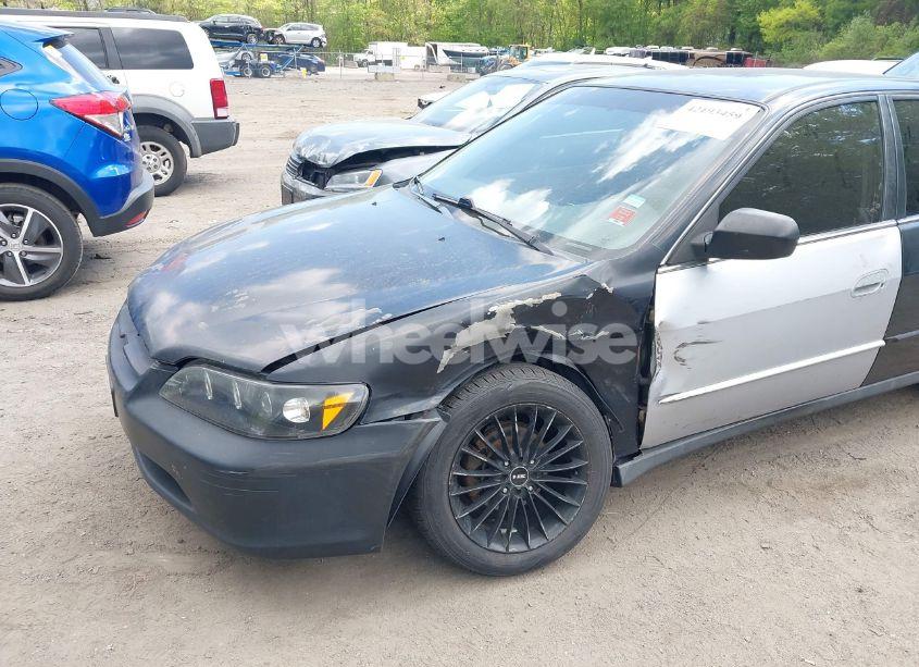 Photo 6 of 1998 Honda Accord LX (VIN 1HGCG5647WA174295)