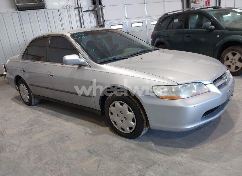 1998 Honda Accord LX (VIN 1HGCG5647WA208073) main photo