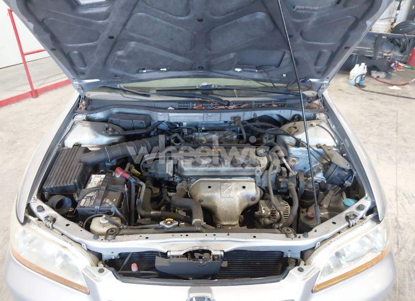 Photo 10 of 1998 Honda Accord LX (VIN 1HGCG5647WA208073)