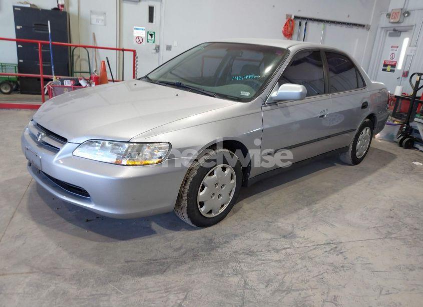 Photo 2 of 1998 Honda Accord LX (VIN 1HGCG5647WA208073)