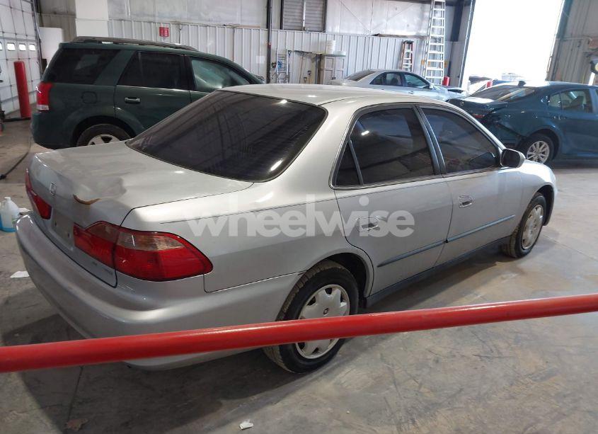 Photo 4 of 1998 Honda Accord LX (VIN 1HGCG5647WA208073)