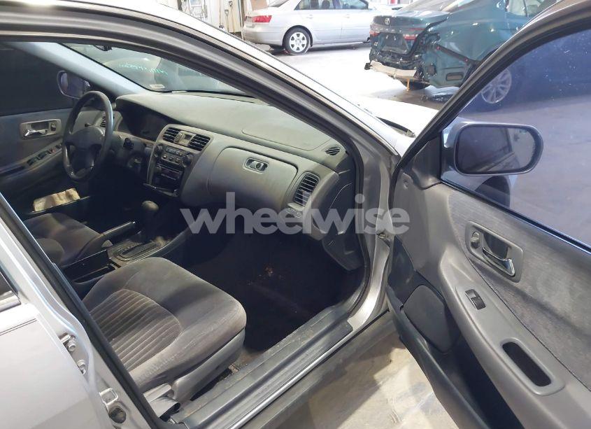 Photo 5 of 1998 Honda Accord LX (VIN 1HGCG5647WA208073)