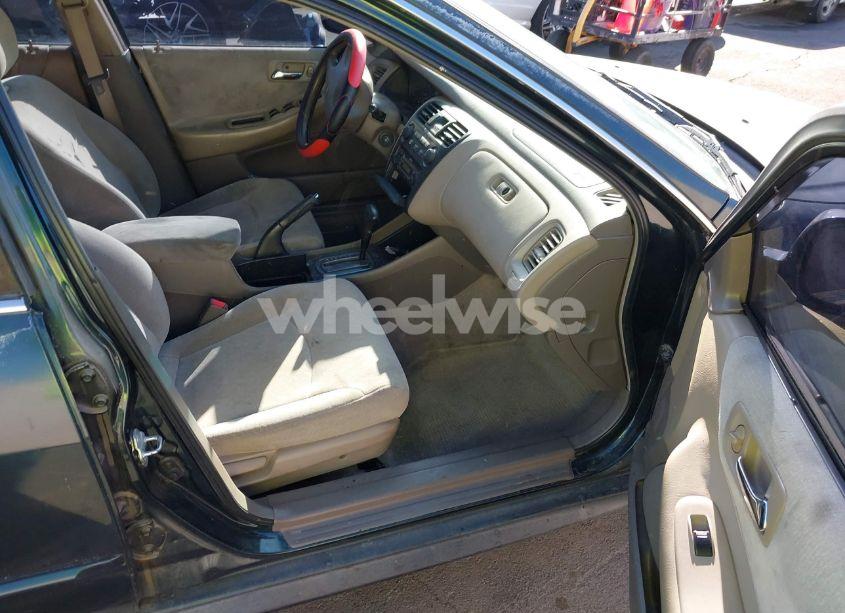 Photo 5 of 2001 Honda Accord 2.3 LX (VIN 1HGCG56481A106712)