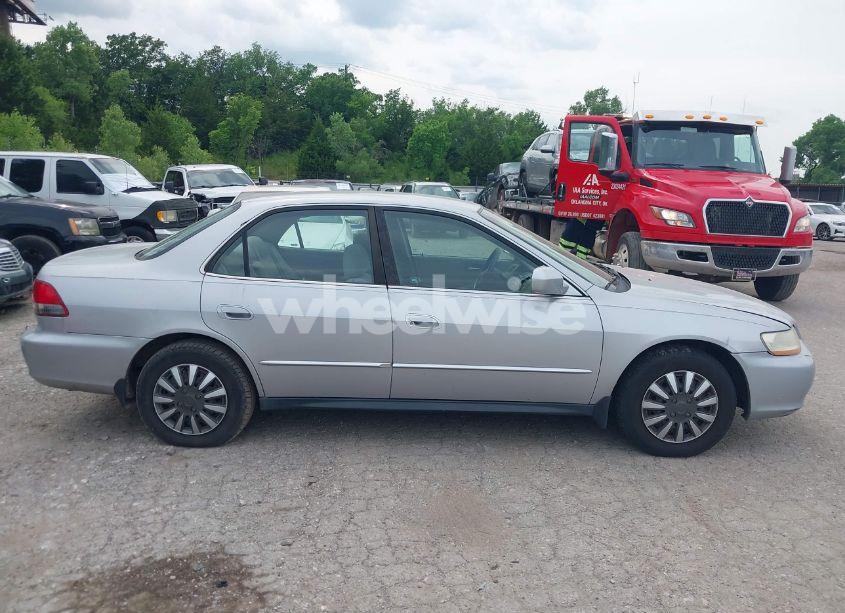Photo 13 of 2001 Honda Accord 2.3 LX (VIN 1HGCG56481A118200)
