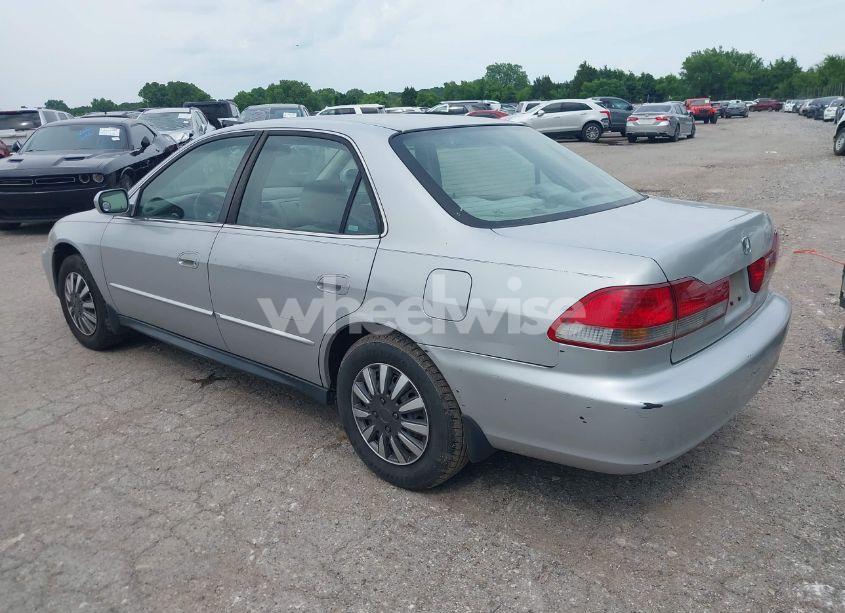 Photo 3 of 2001 Honda Accord 2.3 LX (VIN 1HGCG56481A118200)