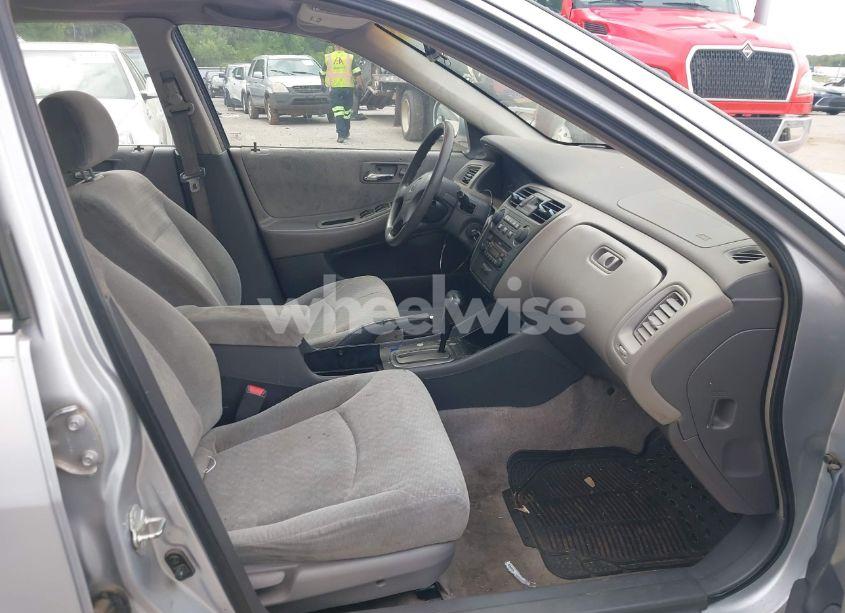 Photo 5 of 2001 Honda Accord 2.3 LX (VIN 1HGCG56481A118200)