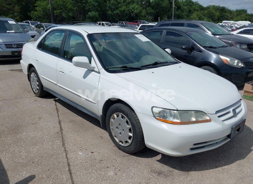 2002 Honda Accord 2.3 LX (VIN 1HGCG56482A067556) main photo