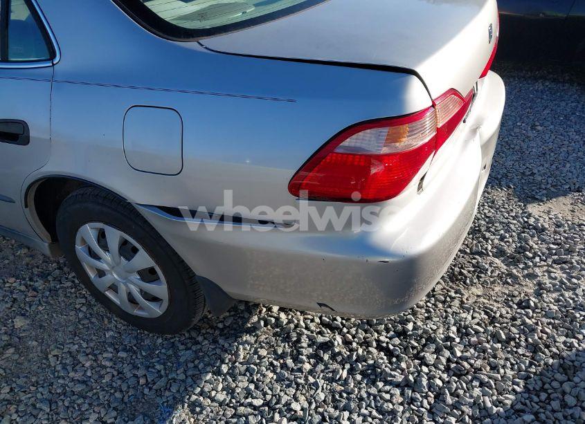 Photo 12 of 1998 Honda Accord LX (VIN 1HGCG5648WA011798)