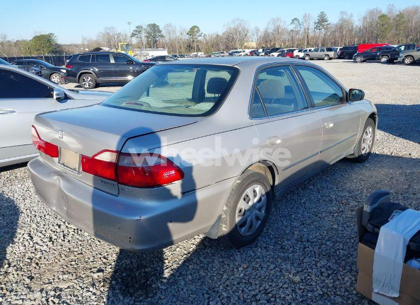 Photo 4 of 1998 Honda Accord LX (VIN 1HGCG5648WA011798)