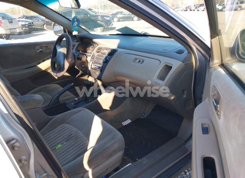 Photo 5 of 1998 Honda Accord LX (VIN 1HGCG5648WA011798)