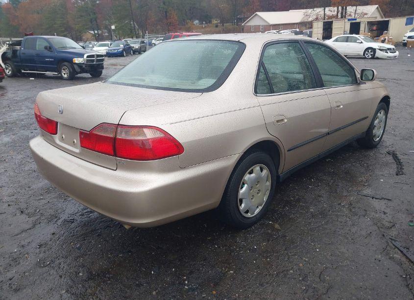Photo 4 of 2000 Honda Accord 2.3 LX (VIN 1HGCG5648YA027308)
