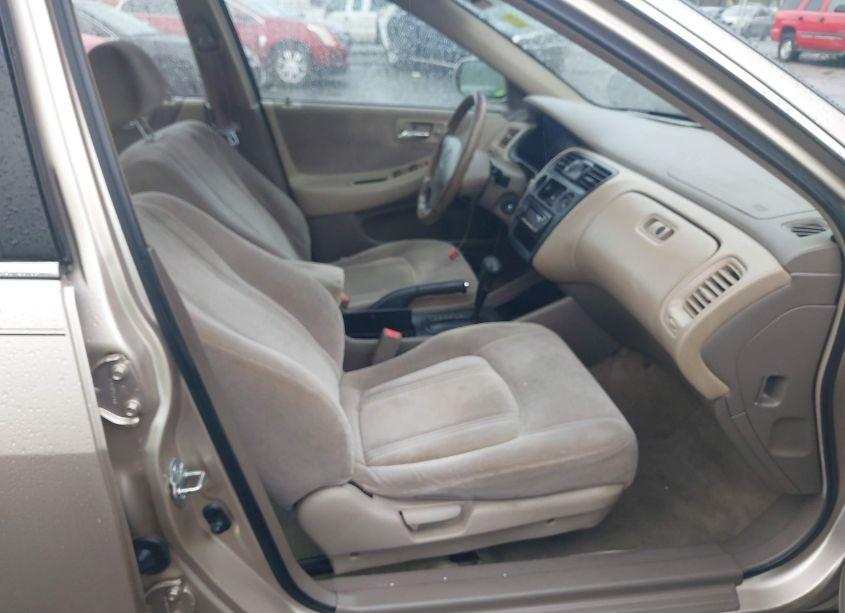 Photo 5 of 2000 Honda Accord 2.3 LX (VIN 1HGCG5648YA027308)