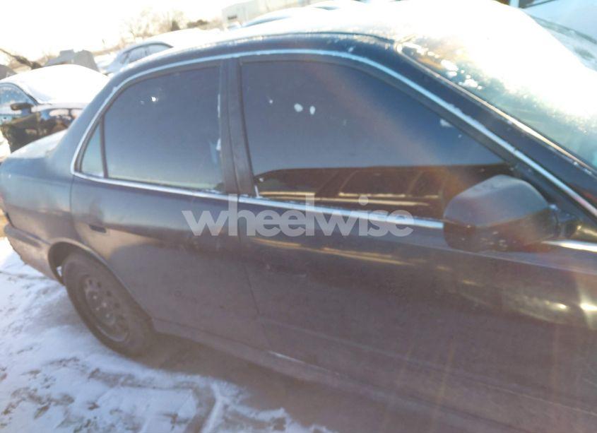 Photo 13 of 2001 Honda Accord 2.3 LX (VIN 1HGCG56491A147057)