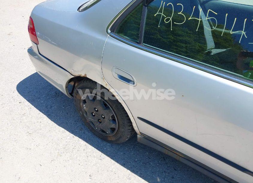 Photo 13 of 1998 Honda Accord LX (VIN 1HGCG5649WA198405)