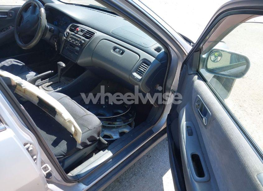 Photo 5 of 1998 Honda Accord LX (VIN 1HGCG5649WA198405)