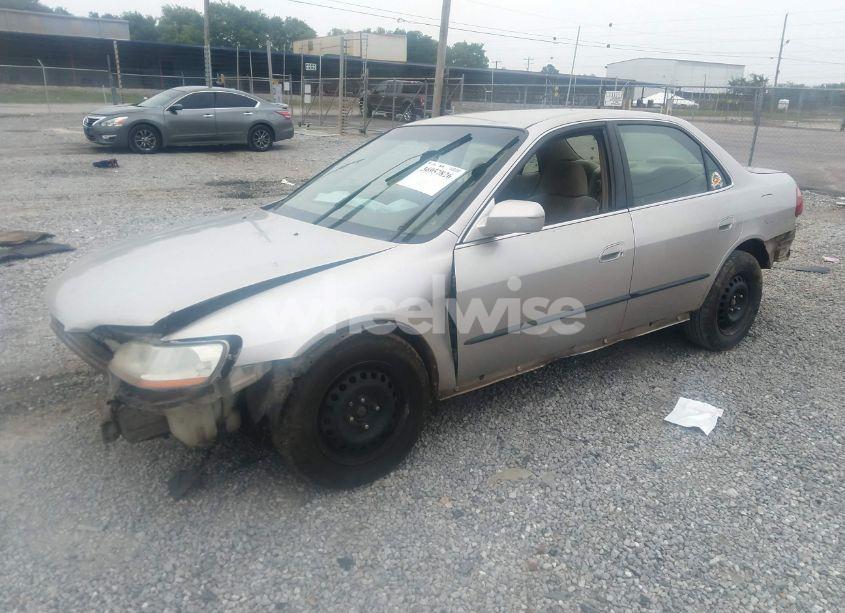 Photo 2 of 1998 Honda Accord LX (VIN 1HGCG5649WA208611)