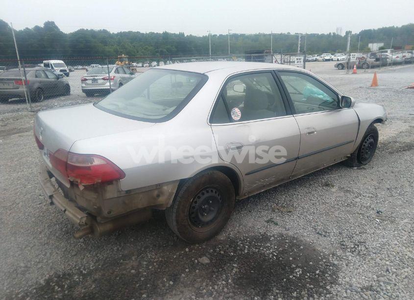 Photo 4 of 1998 Honda Accord LX (VIN 1HGCG5649WA208611)