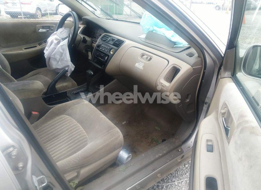 Photo 5 of 1998 Honda Accord LX (VIN 1HGCG5649WA208611)