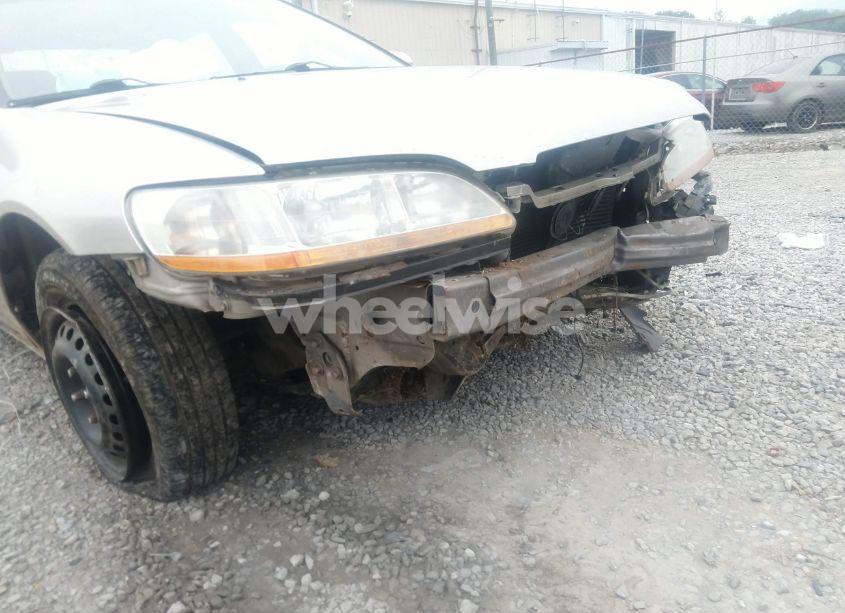 Photo 6 of 1998 Honda Accord LX (VIN 1HGCG5649WA208611)