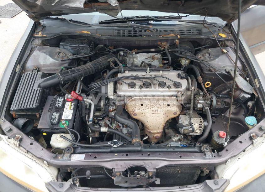 Photo 10 of 1998 Honda Accord LX (VIN 1HGCG5649WA270381)