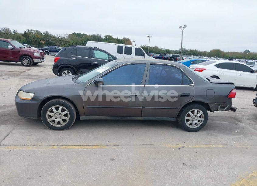 Photo 15 of 1998 Honda Accord LX (VIN 1HGCG5649WA270381)