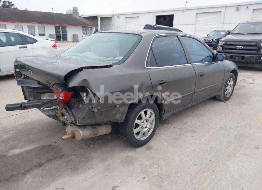 Photo 4 of 1998 Honda Accord LX (VIN 1HGCG5649WA270381)