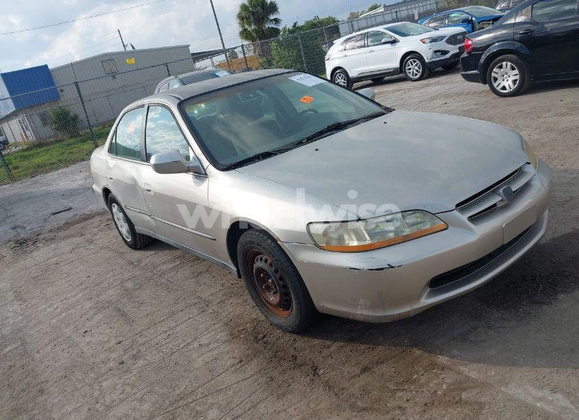 1999 Honda Accord LX (VIN 1HGCG5649XA110499) main photo