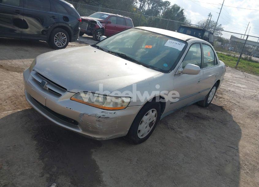 Photo 2 of 1999 Honda Accord LX (VIN 1HGCG5649XA110499)