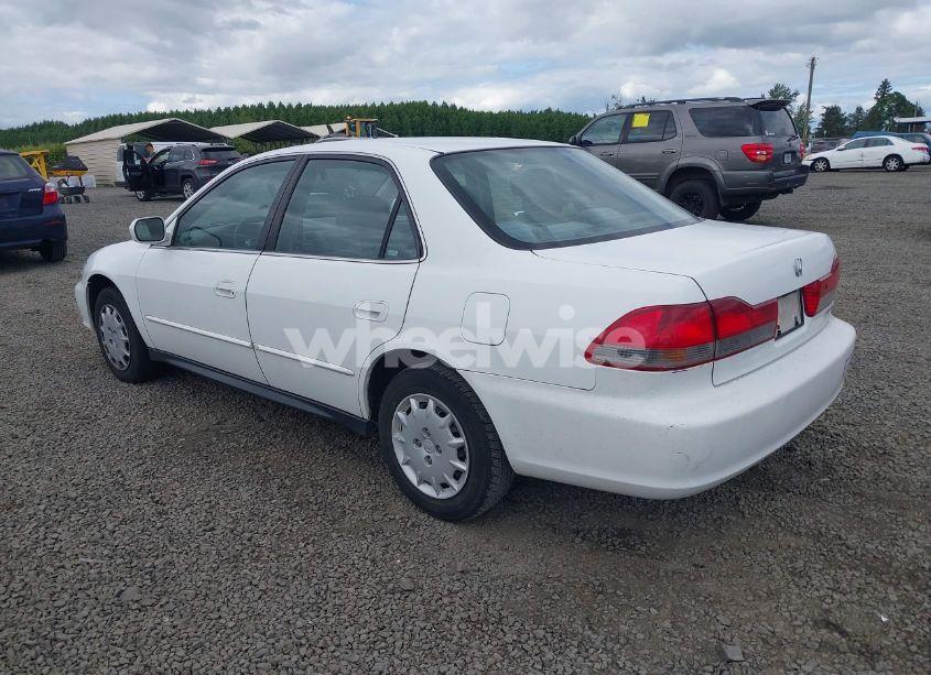 Photo 3 of 2001 Honda Accord 2.3 LX (VIN 1HGCG564X1A030474)