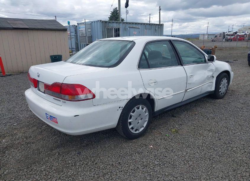 Photo 4 of 2001 Honda Accord 2.3 LX (VIN 1HGCG564X1A030474)