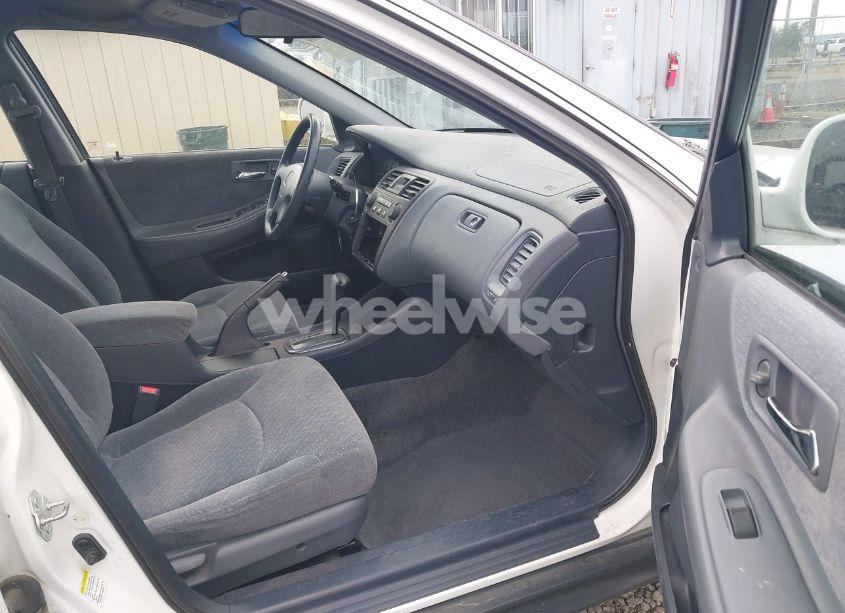 Photo 5 of 2001 Honda Accord 2.3 LX (VIN 1HGCG564X1A030474)