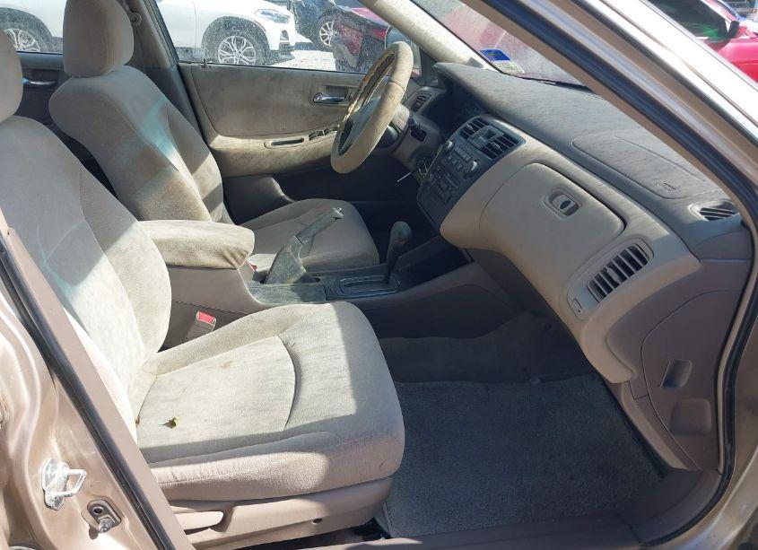 Photo 5 of 2001 Honda Accord 2.3 LX (VIN 1HGCG564X1A089508)