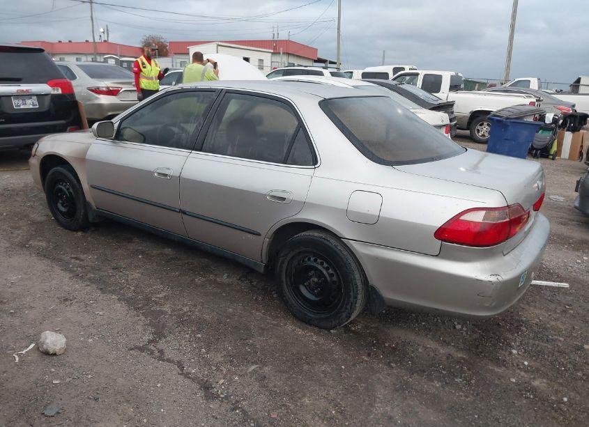 Photo 3 of 1998 Honda Accord LX (VIN 1HGCG564XWA007574)
