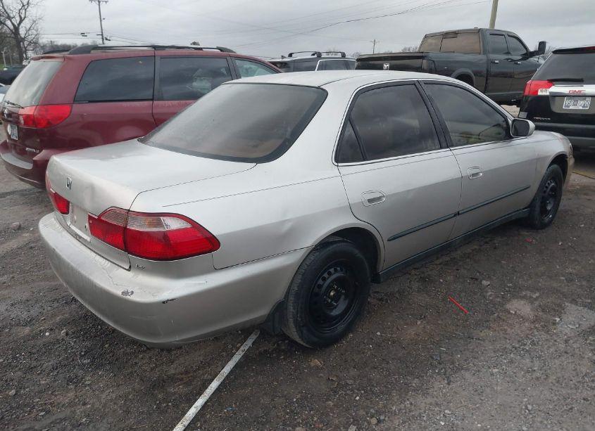 Photo 4 of 1998 Honda Accord LX (VIN 1HGCG564XWA007574)