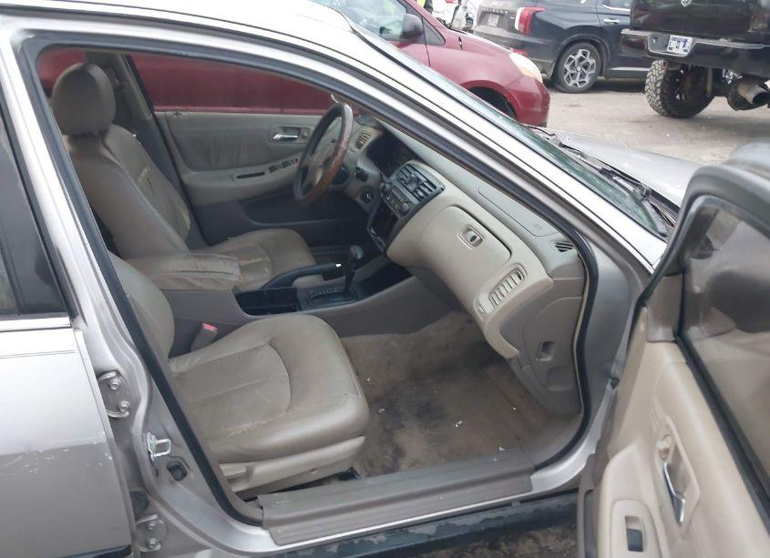 Photo 5 of 1998 Honda Accord LX (VIN 1HGCG564XWA007574)