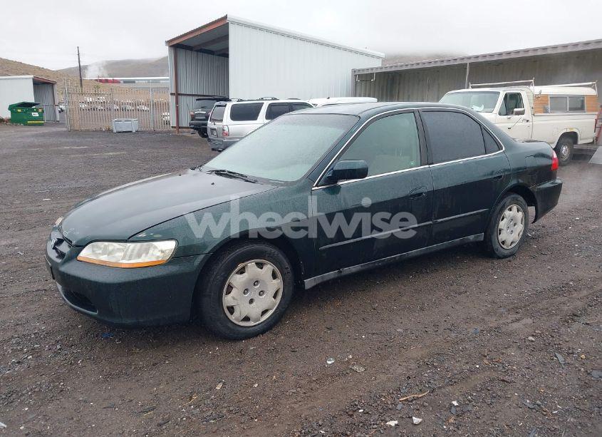 Photo 2 of 1998 Honda Accord LX (VIN 1HGCG564XWA020602)