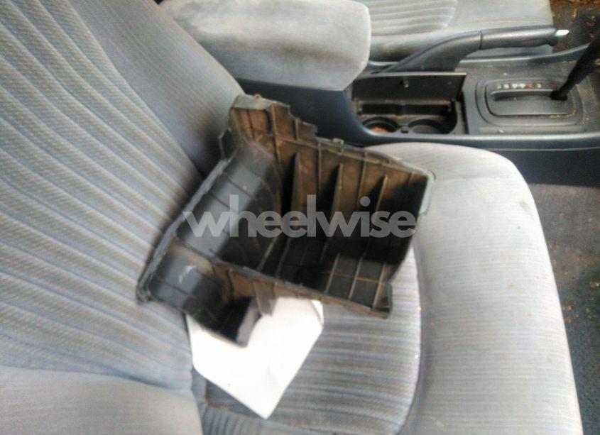 Photo 12 of 1998 Honda Accord LX (VIN 1HGCG564XWA146684)