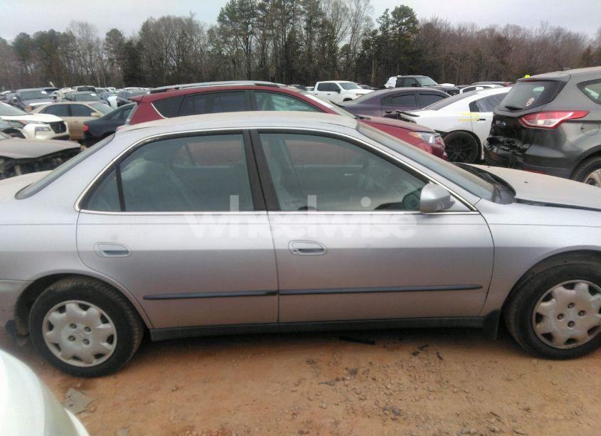 Photo 14 of 1998 Honda Accord LX (VIN 1HGCG564XWA146684)